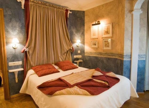 Hotel Pradas Jaca Exterior photo